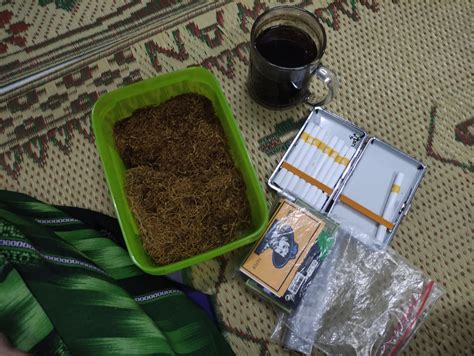 Rokok neng duwur banyu artinya  Untu kedawan gusi menyonyo